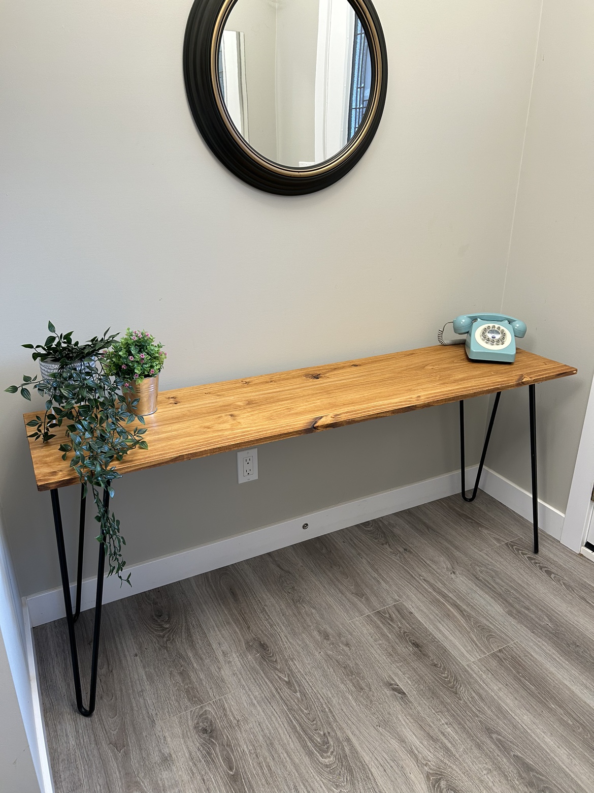 Console entryway buffet table