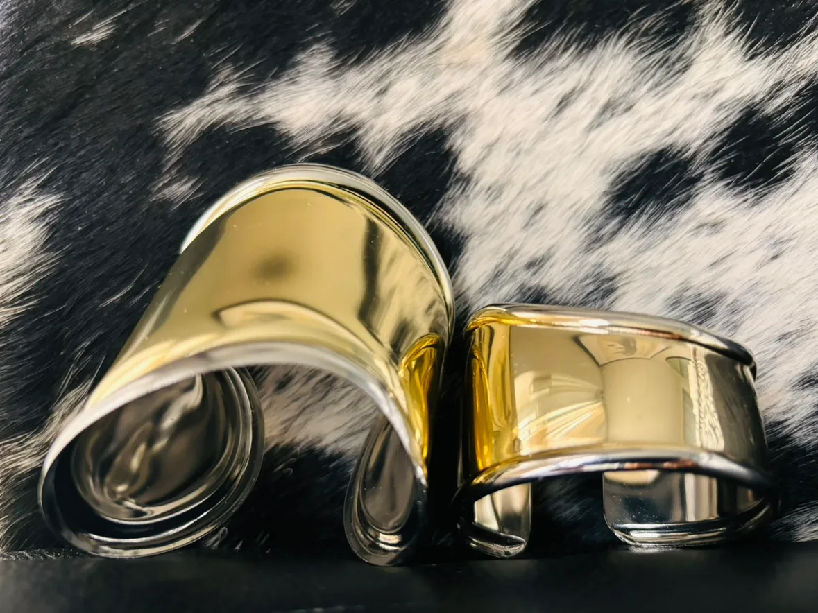 Set of 2 gold silver toned metal bracelets image indicator(3)