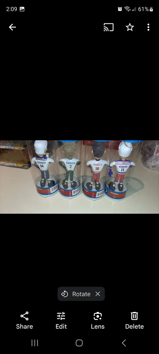 4 hockey bobbleheads image indicator(2)