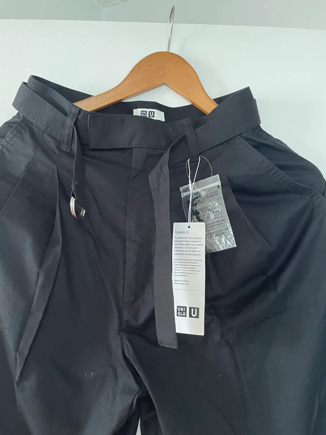 Uniqlo U Black Tuck Pants image indicator(3)