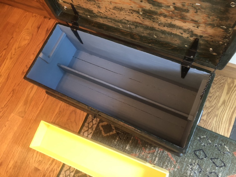 Vintage toolbox repurposed bench/ottoman - photo 5