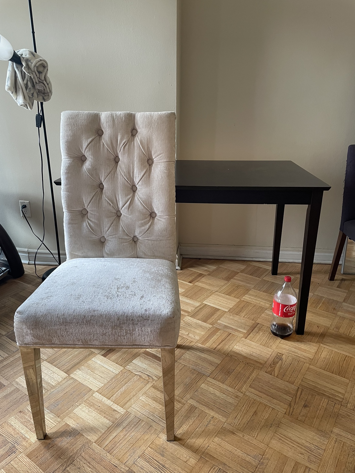 Dining Table. Solid wood. MOVING SALE - photo 4