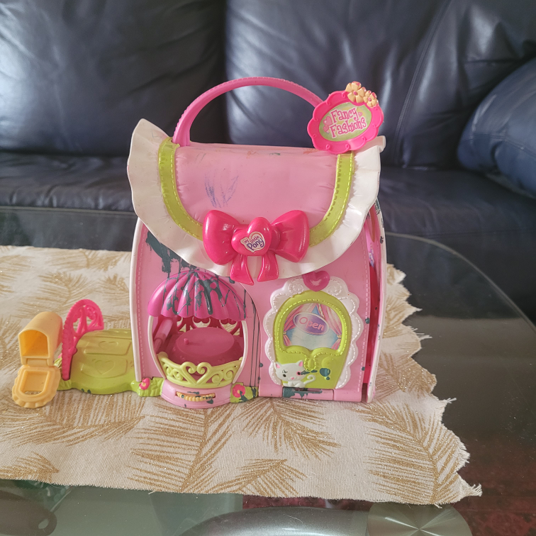#freecycle My Little Pony Fancy Fashion Playset - photo 3