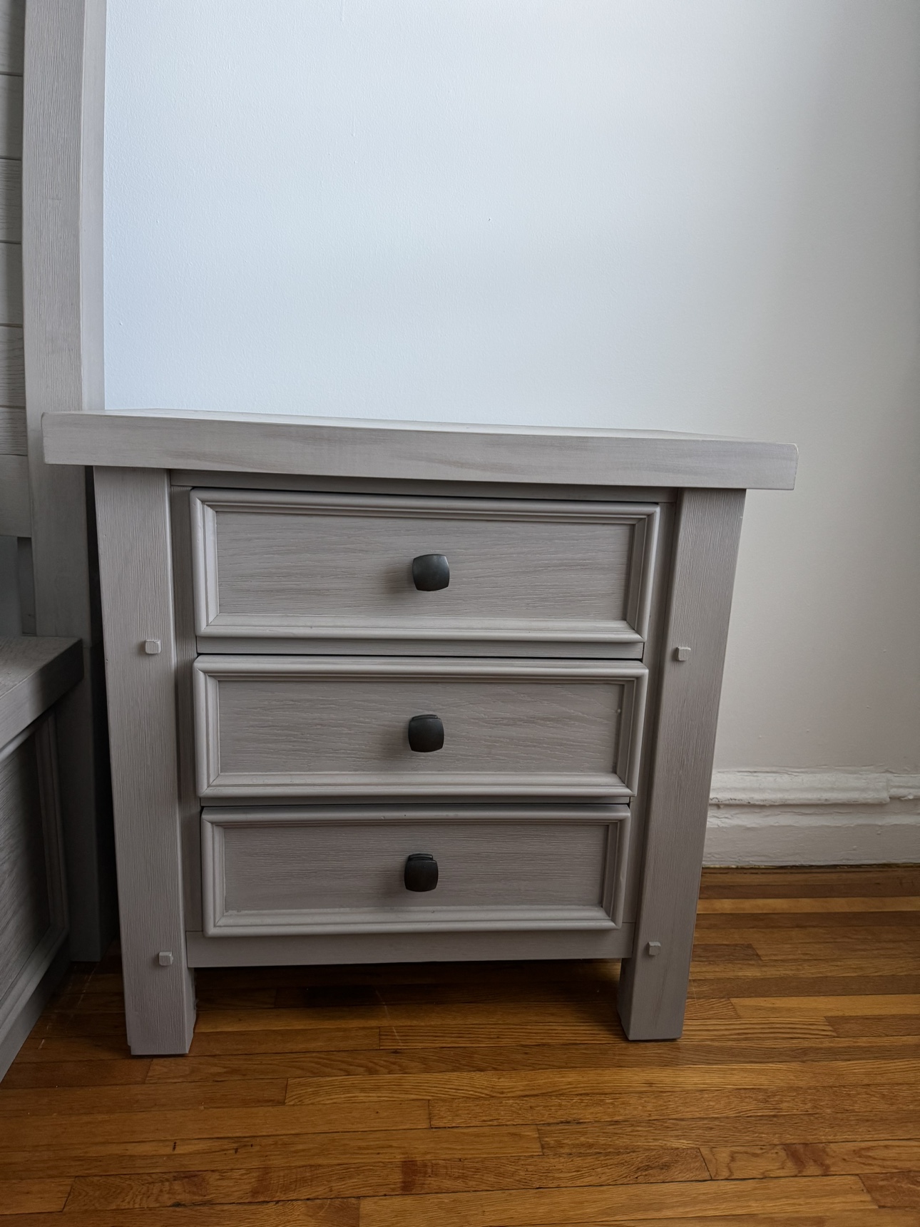 Queen size Grey bed frame with two nightstand and book shelf - photo 2