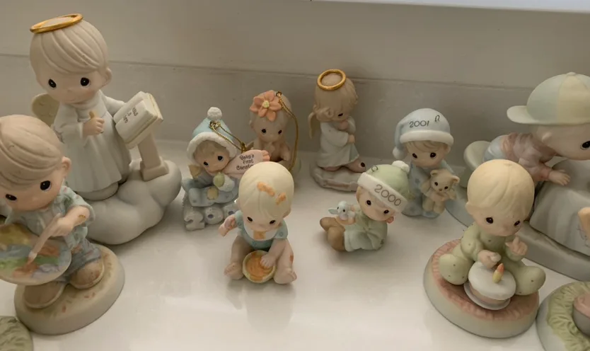 Precious Moments Figurines image indicator(3)