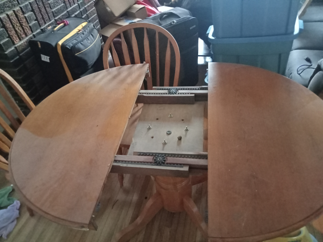 Adjustable table with chairs - photo 2