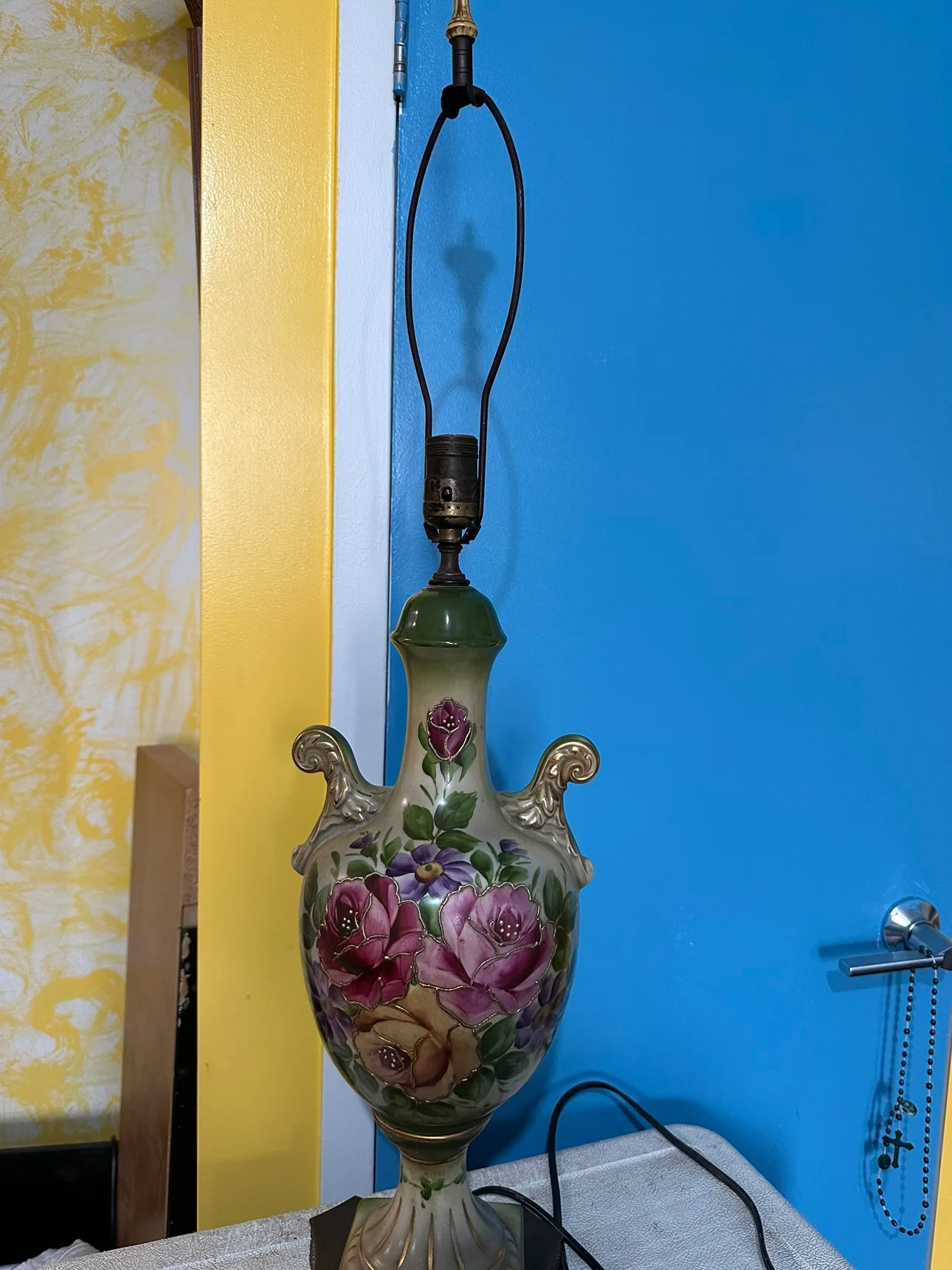 Dulak Floral Table Lamp image indicator(2)