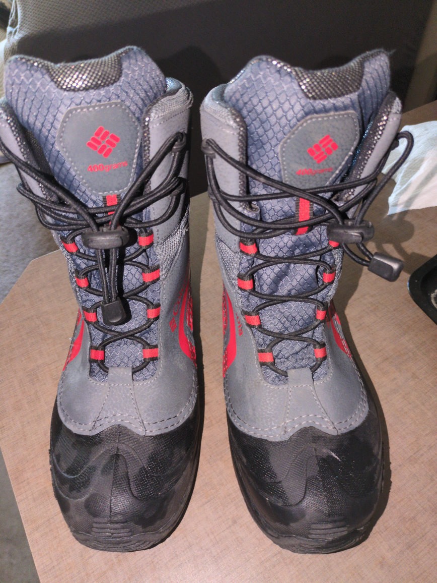 Size 7 Columbia kids snow boots