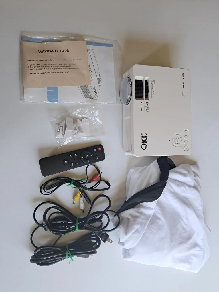 qkk mini projector thumbnail