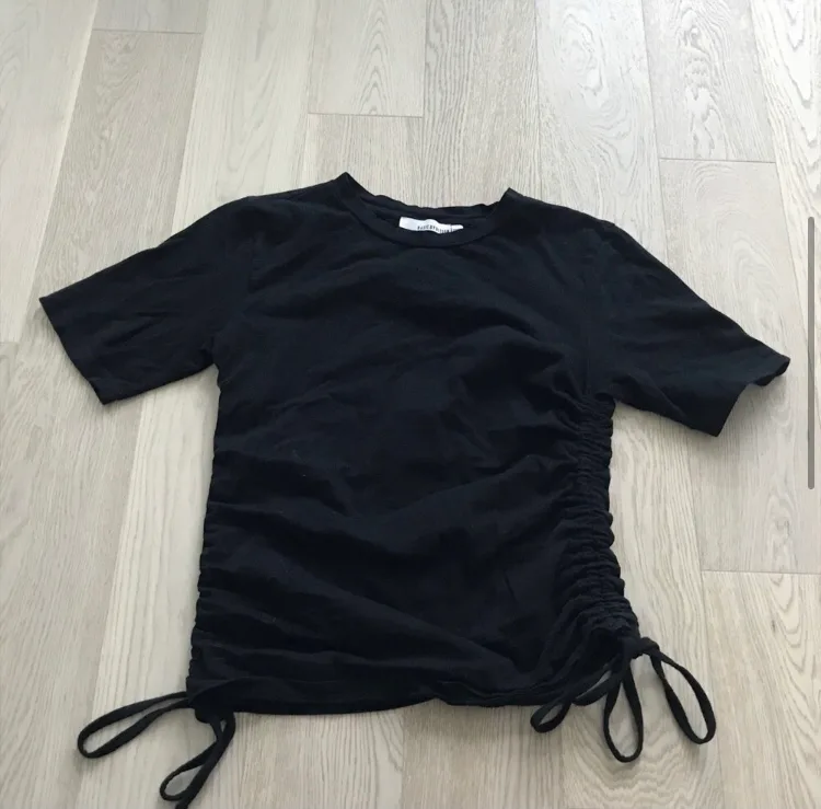 Basic By Design Black Cotton Side-tie T-Shirt - XS image indicator(2)