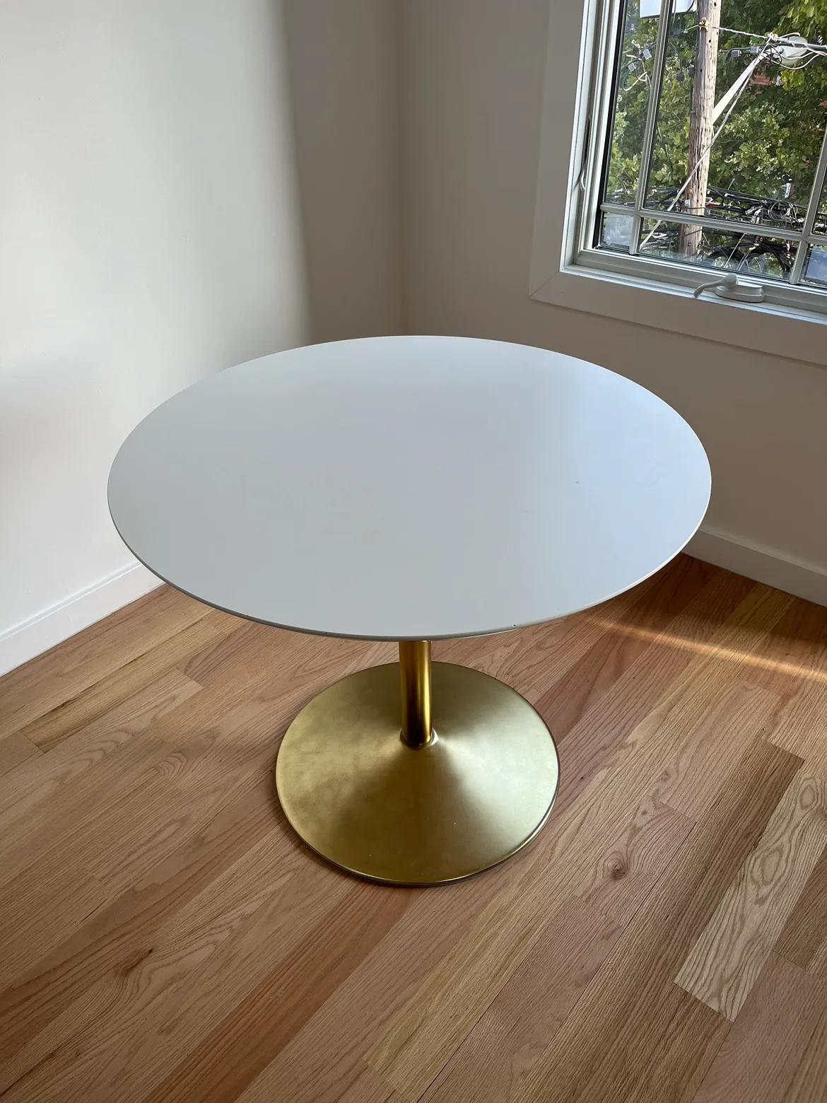 White 35.5” Round Table with Gold Base image indicator(2)