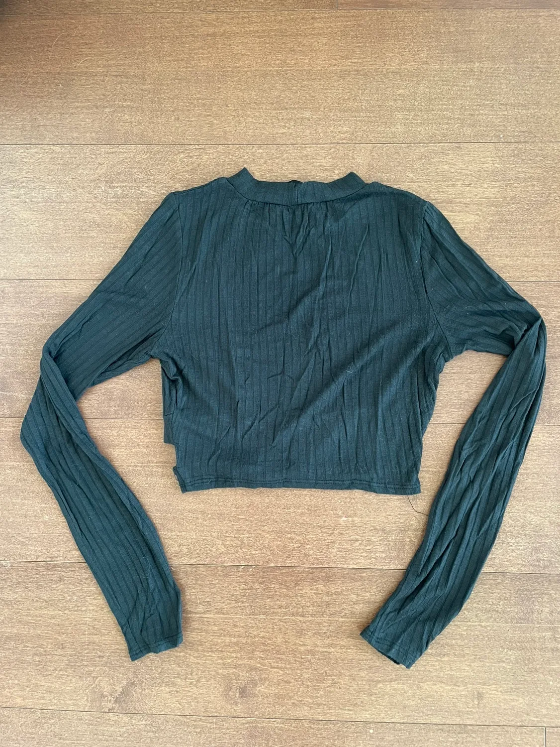 Crop top w/ cutouts image indicator(3)