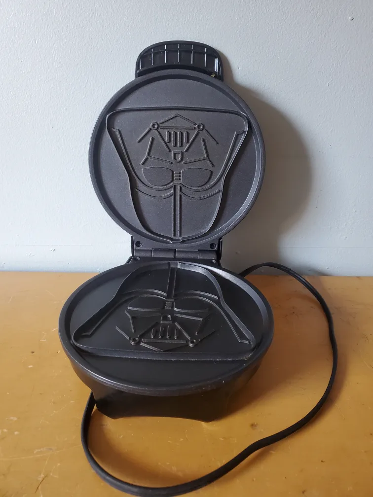 Star Wars Disney Darth Vader Pancake Waffle Maker Home image indicator(3)