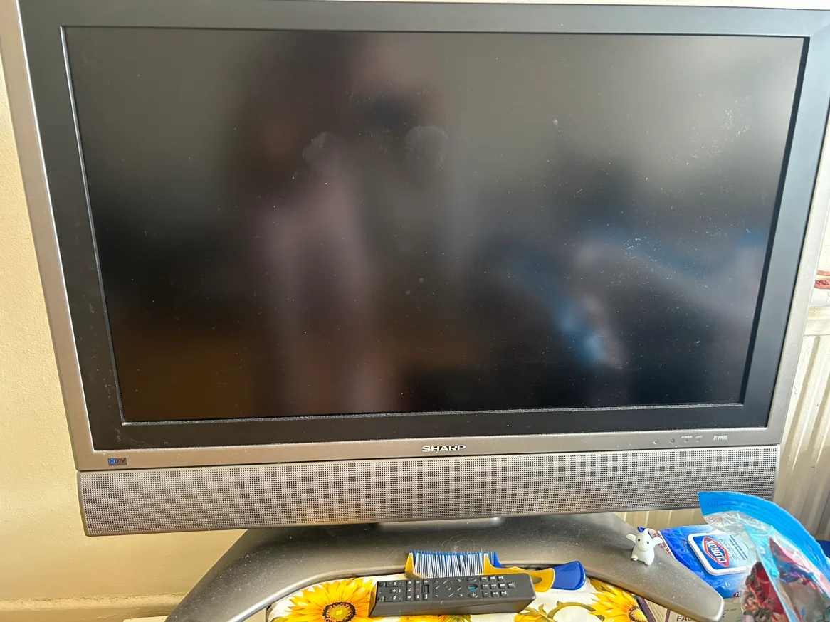 Sharp Aquos 32" LCD TV thumbnail