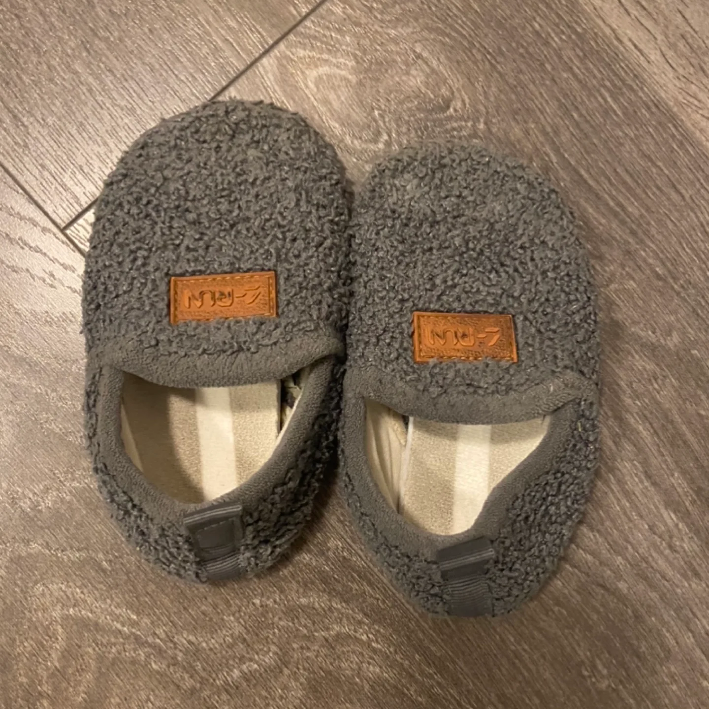 2 Pairs of Toddler Slippers! H&M Baby Slippers Size 6-6.5 image indicator(5)
