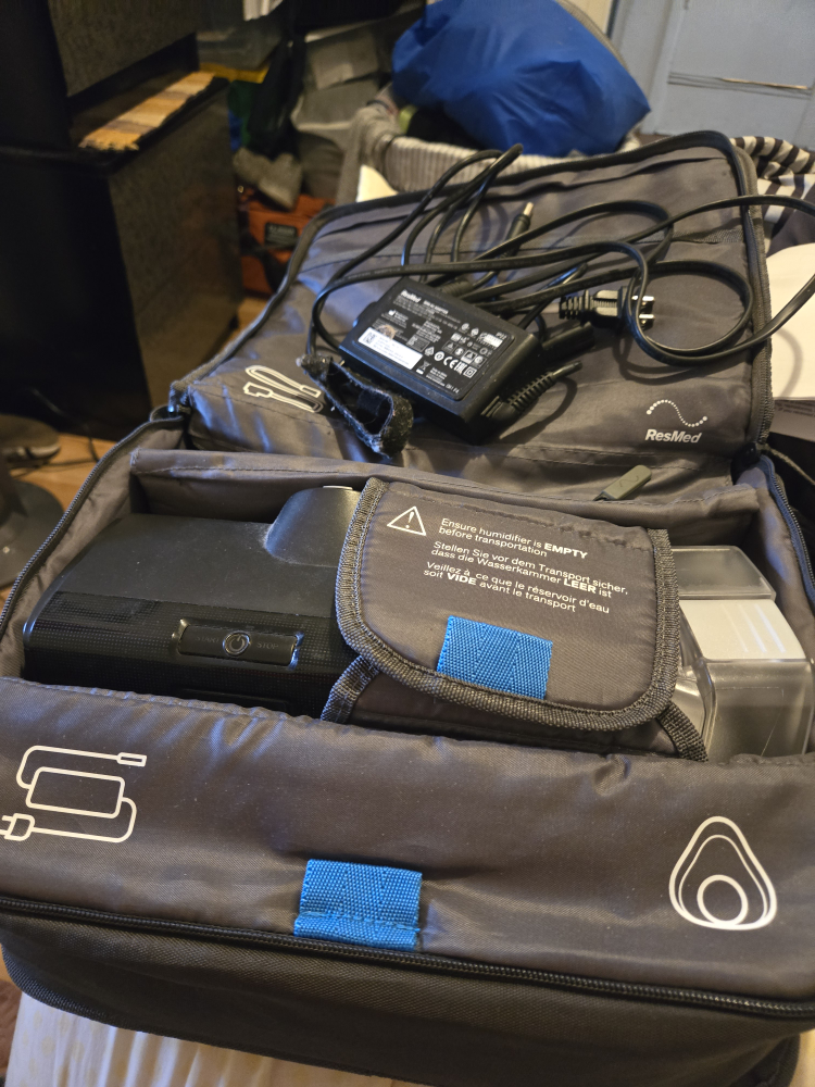 air cpap machine with case and plug in - photo 2