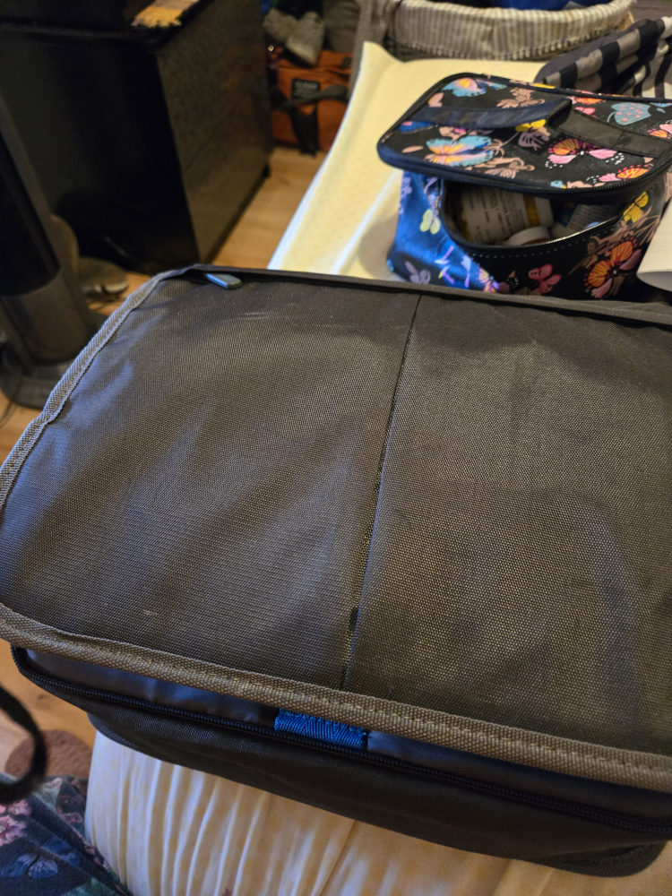 air cpap machine with case and plug in - photo 4