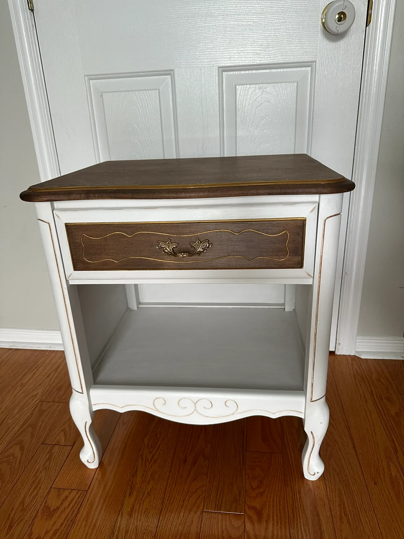 Beautiful vintage refinished solid wood nightstand image indicator(2)