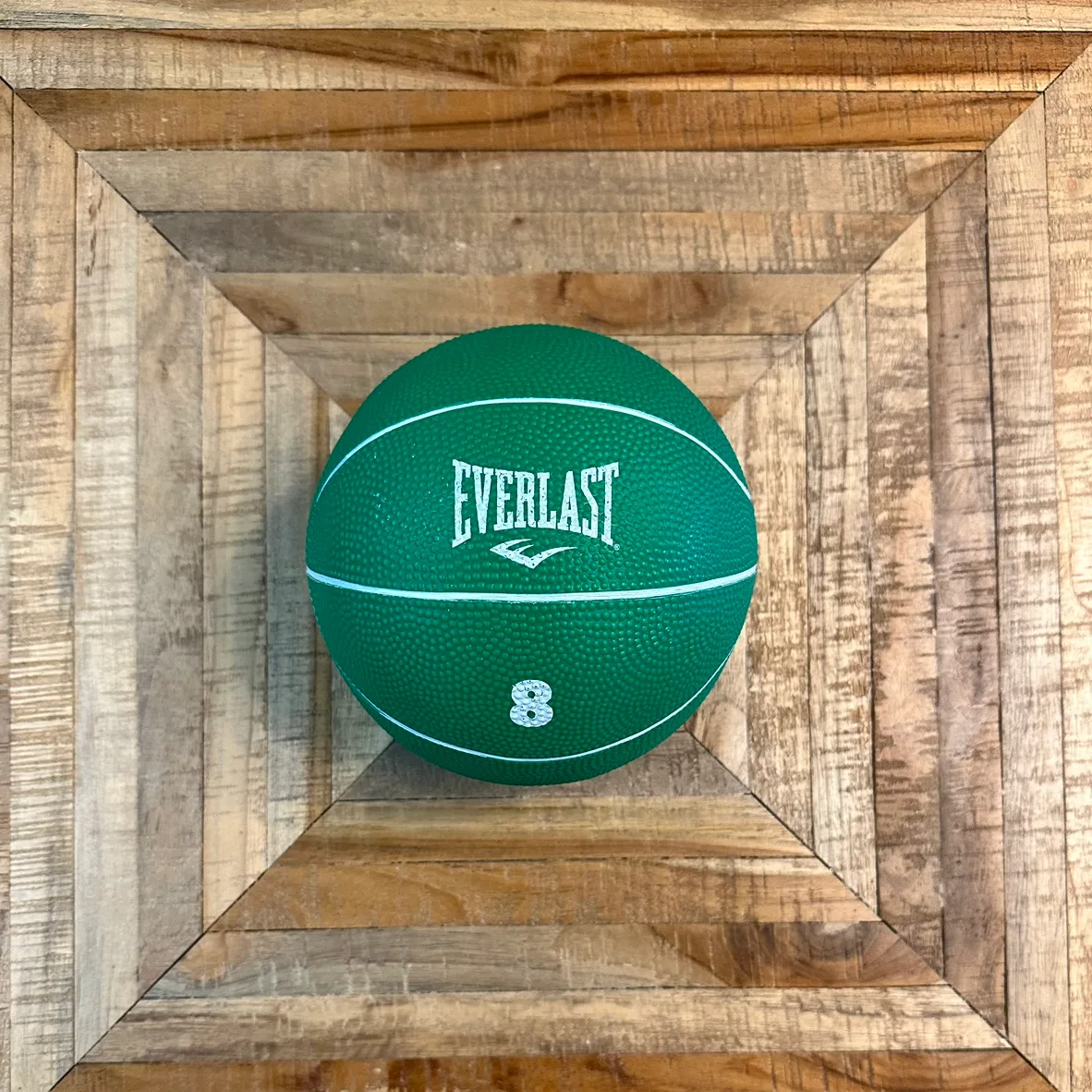 Everlast 8 lb Medicine Ball thumbnail
