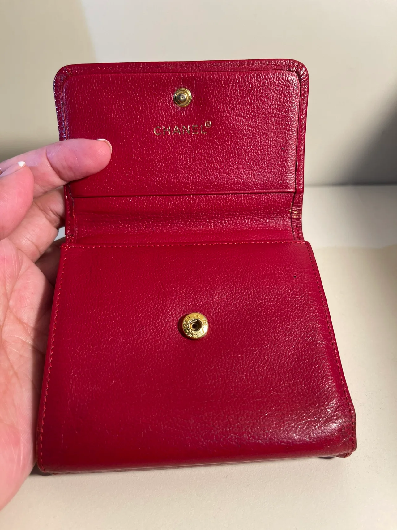 Authentic Chanel wallet image indicator(3)