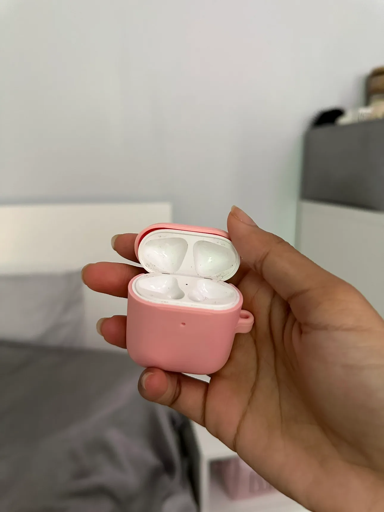 Wireless Charging Pink AirPods Case thumbnail