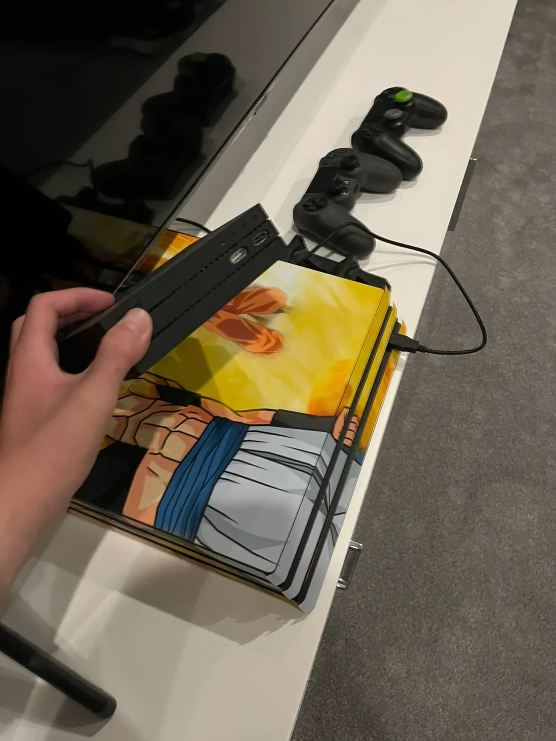 PS4 Pro 2TB with PS VR HEADSET INCLUDED(200$ value) image indicator(8)