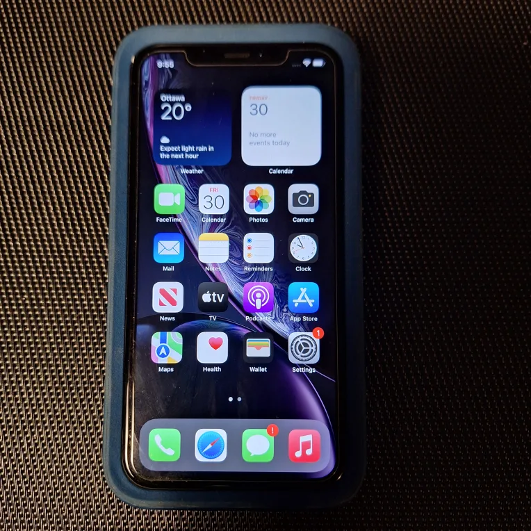 iPhone XR  unlocked 64GB thumbnail