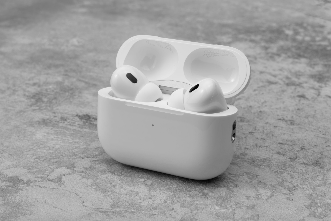 Apple AirPods (2nd generation)