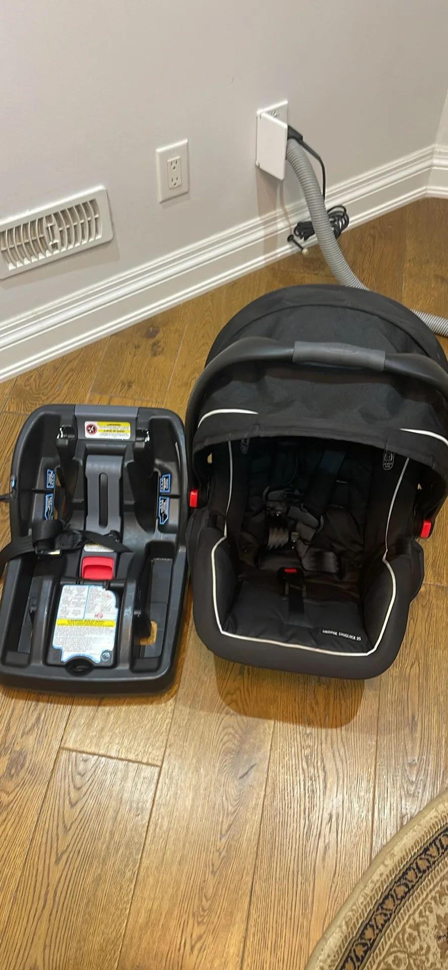 Graco SnugRide Click Connect 35 Infant Car Seat