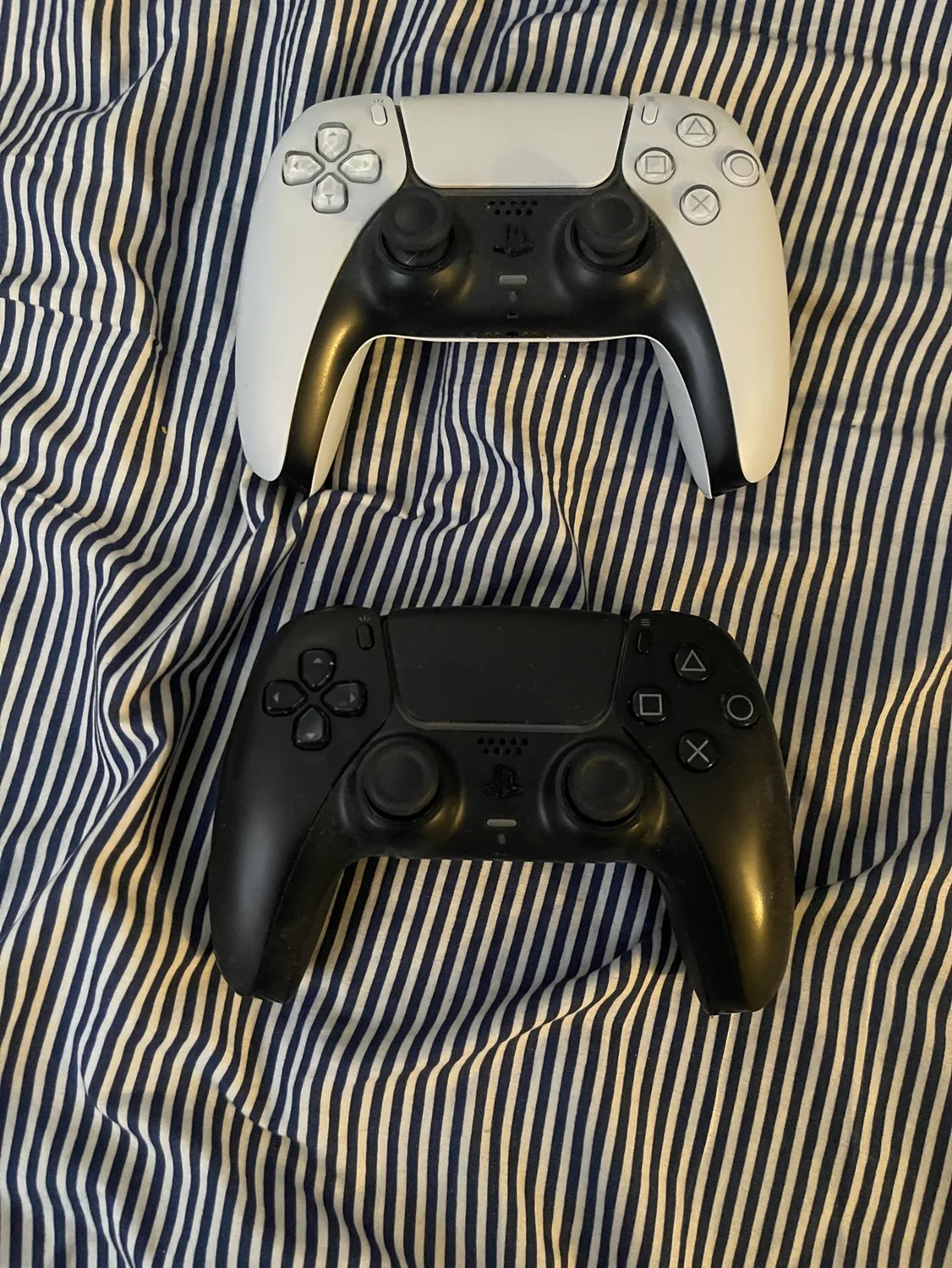 PS5 Console and Accessories image indicator(3)