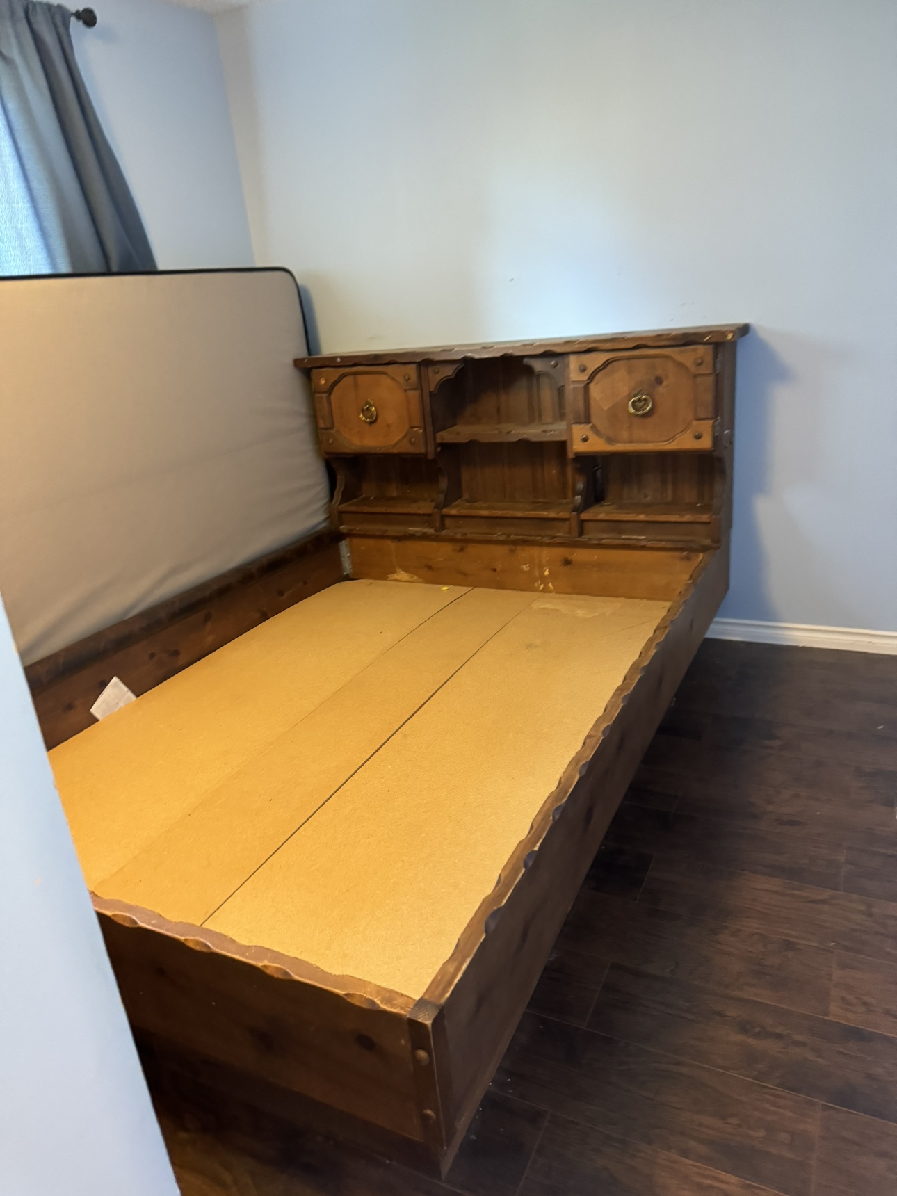 Queen Sized Bed Frame - photo 3