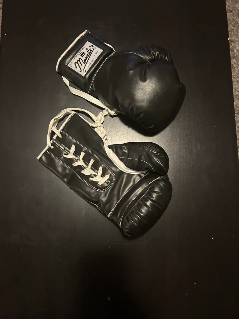 Morales Boxing Gloves image indicator(2)