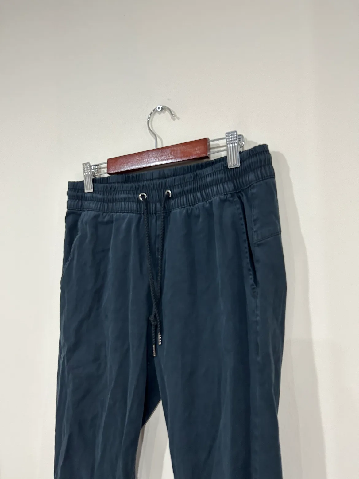 Women navy cargo jogger pants size xs,  elastic bottom image indicator(2)
