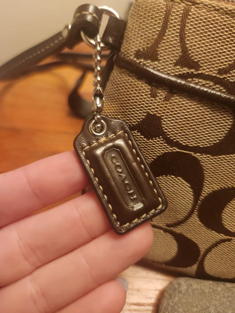2004 Vintage Coach Wristlet image indicator(2)
