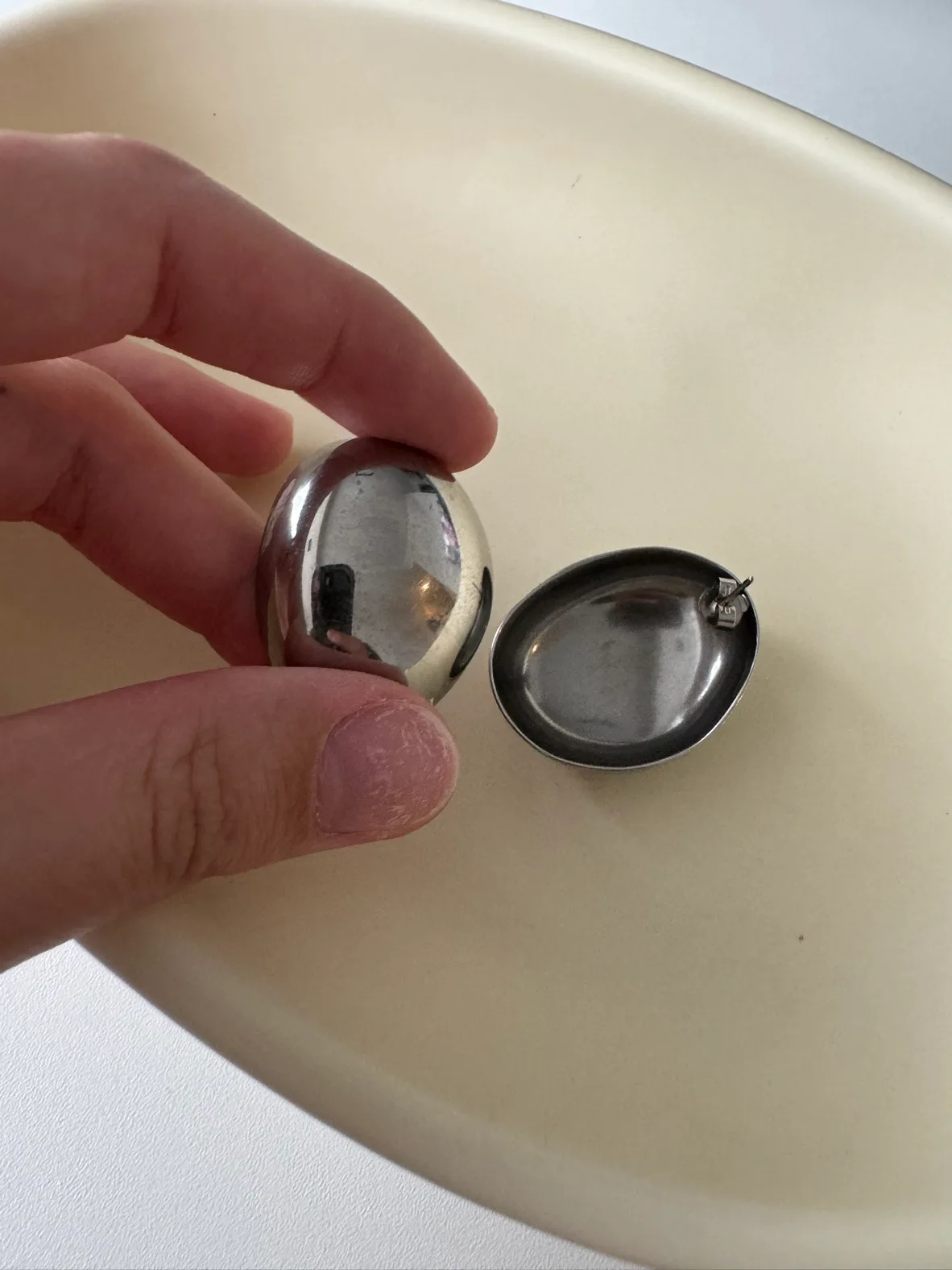 Silver Round Earrings image indicator(2)