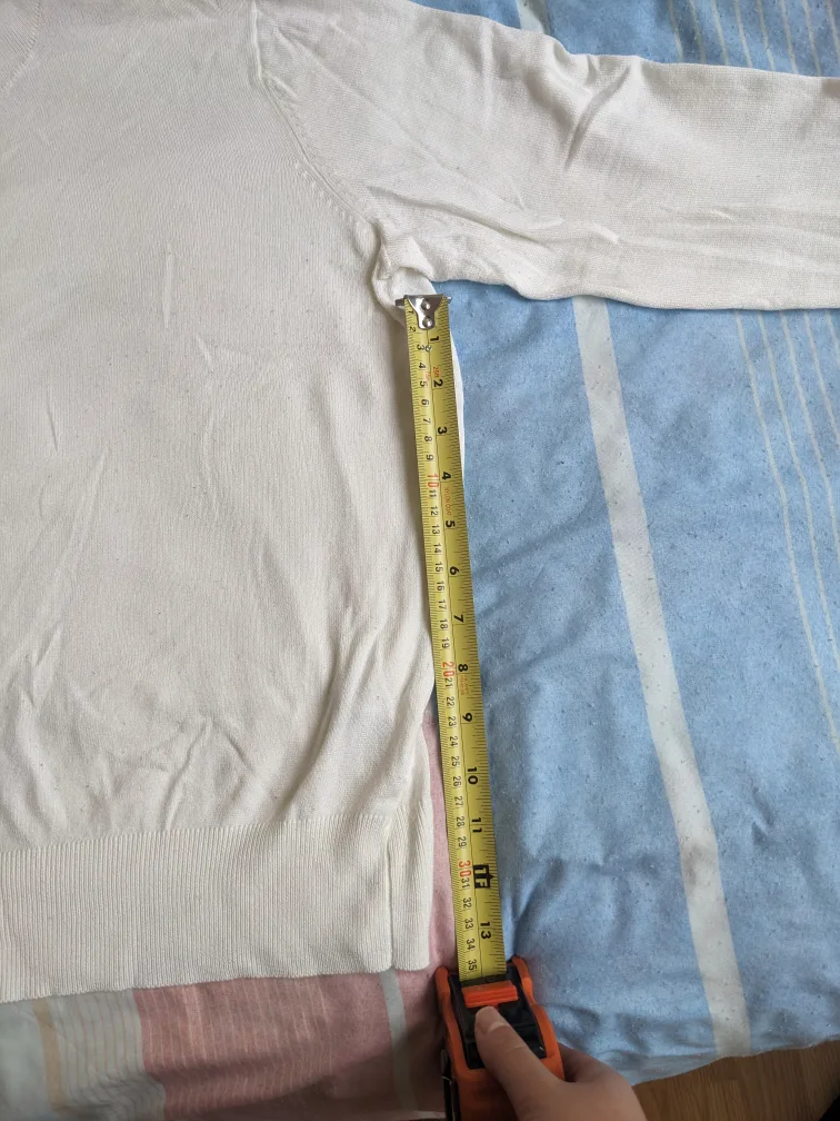 H&M White Turtleneck Sweater image indicator(6)