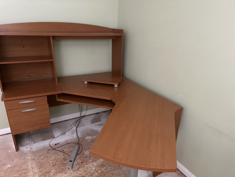 Corner Desk with Hutch - photo 3