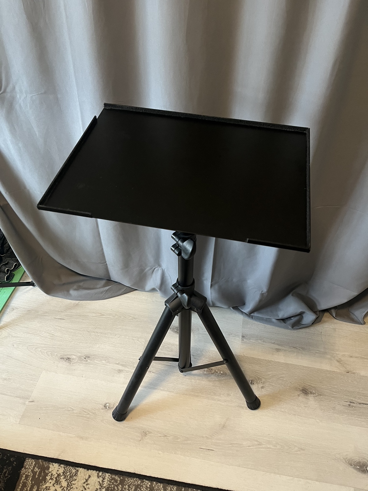 Amazon Basics Tripod Stand