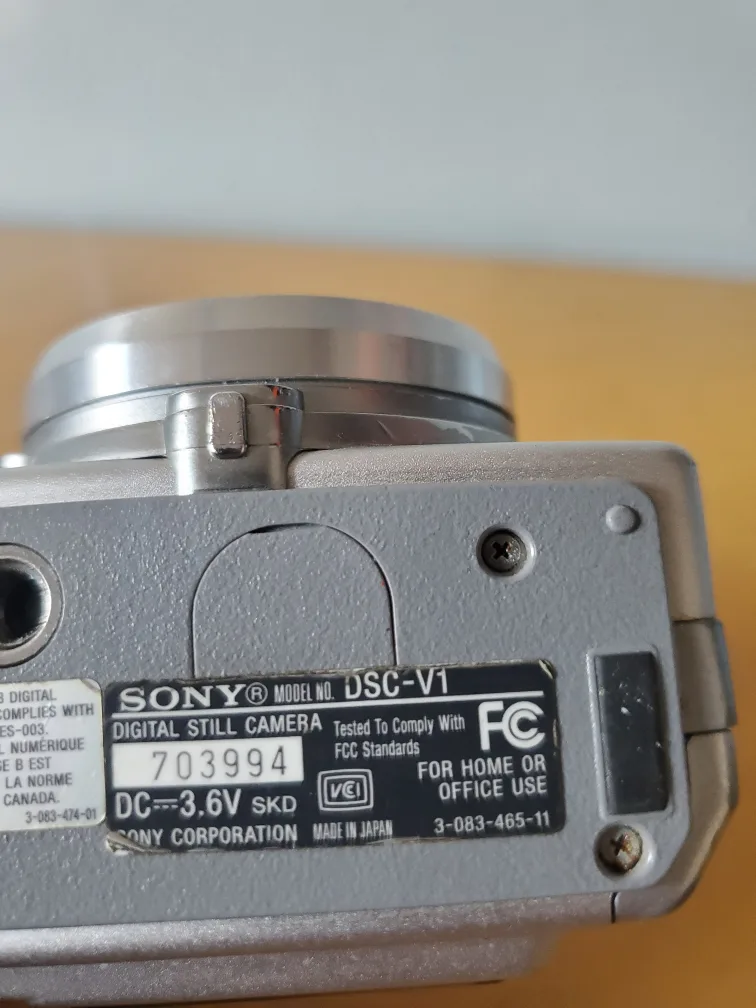 Sony Cyber-Shot DSC-V1 5 MP 4x Optical Zoom Carl Zeiss Lens Cam image indicator(4)