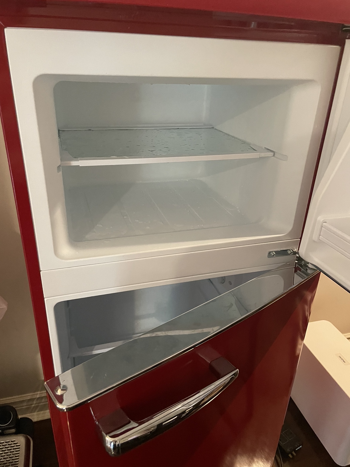Galanz Retro Mini Fridge - photo 4