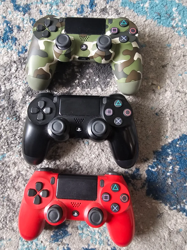 PS4 Controllers thumbnail