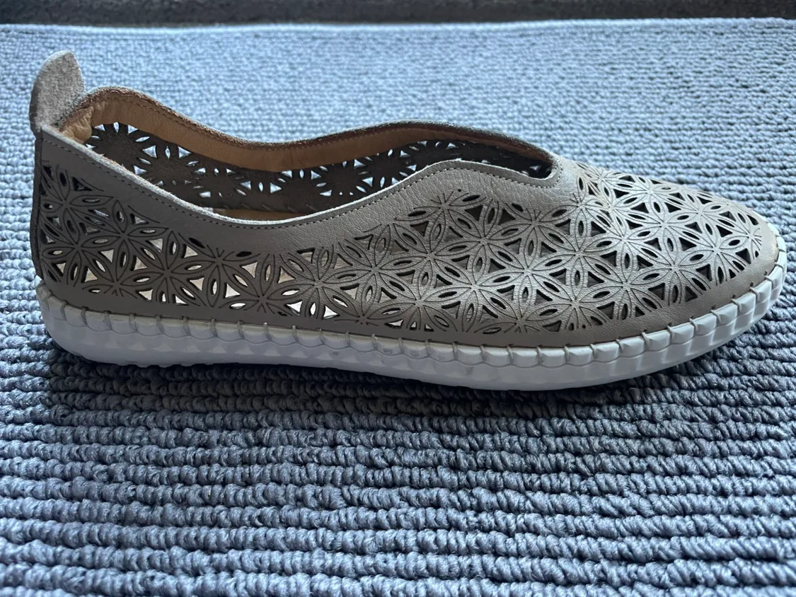 Bueno Daisy Learher Slip On Flats - Size 38 image indicator(6)