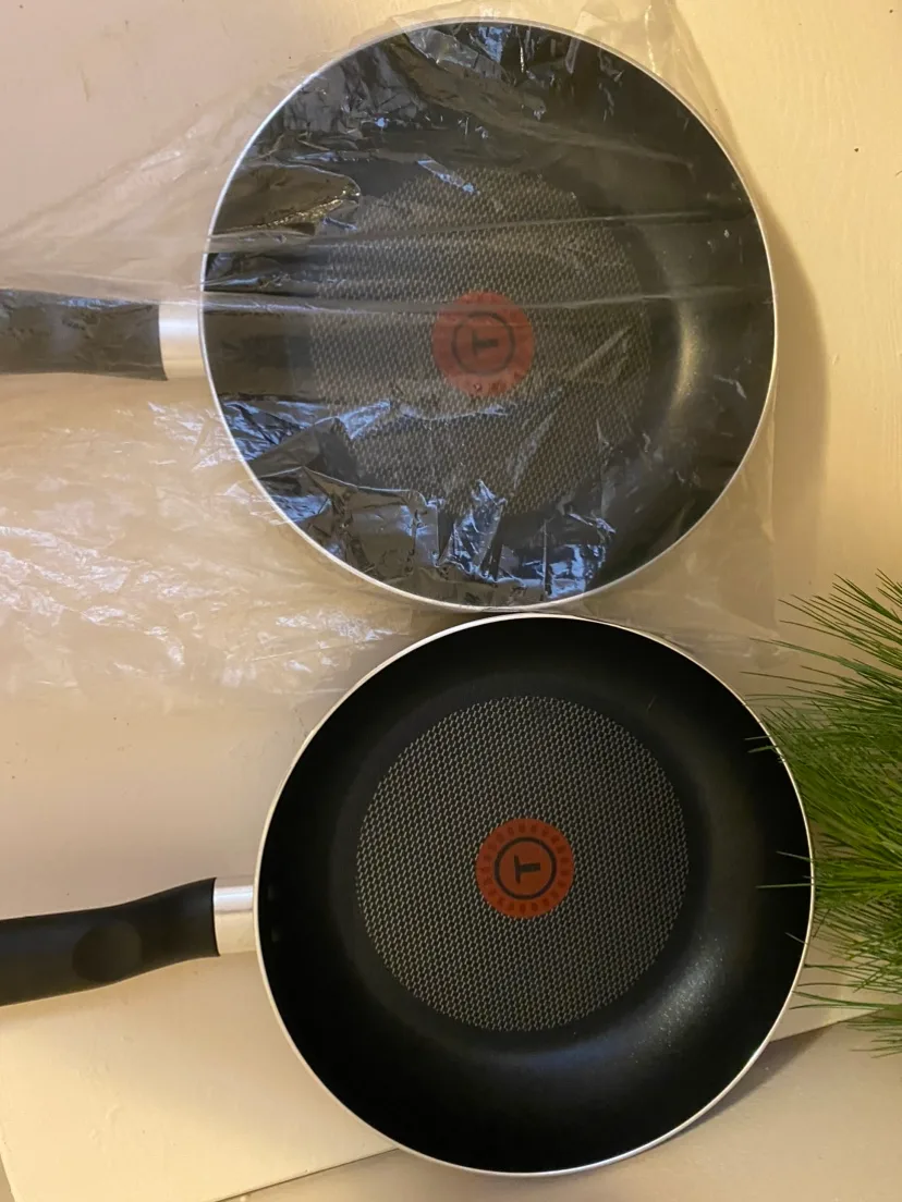 Fry Pan Brand new Tefal, Free extra pan 1 wk used only thumbnail