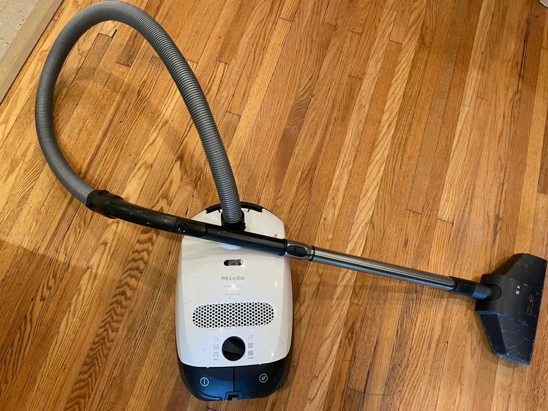 Miele Classic C1 PowerLine Vacuum thumbnail