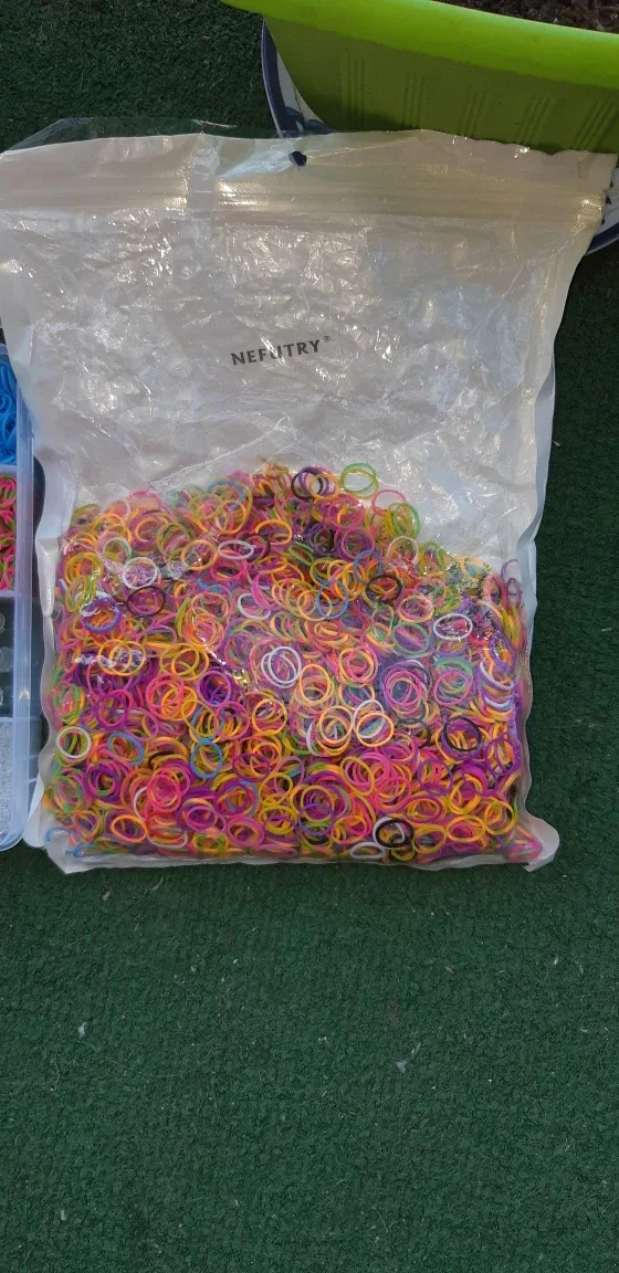 Large Rainbow Loom Kit With Extra Bands 🌈 image indicator(2)