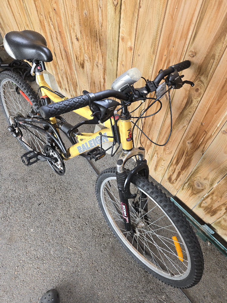 Golden raleigh Mountain Bike - photo 3