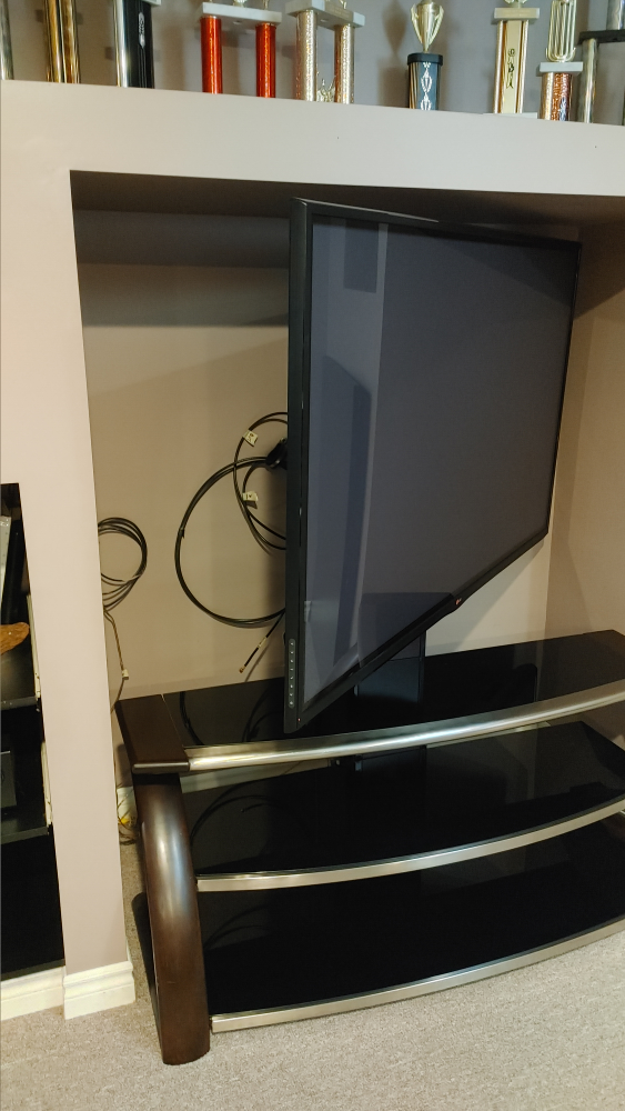 60" LG Plasma w/Swivel Table stand - photo 3