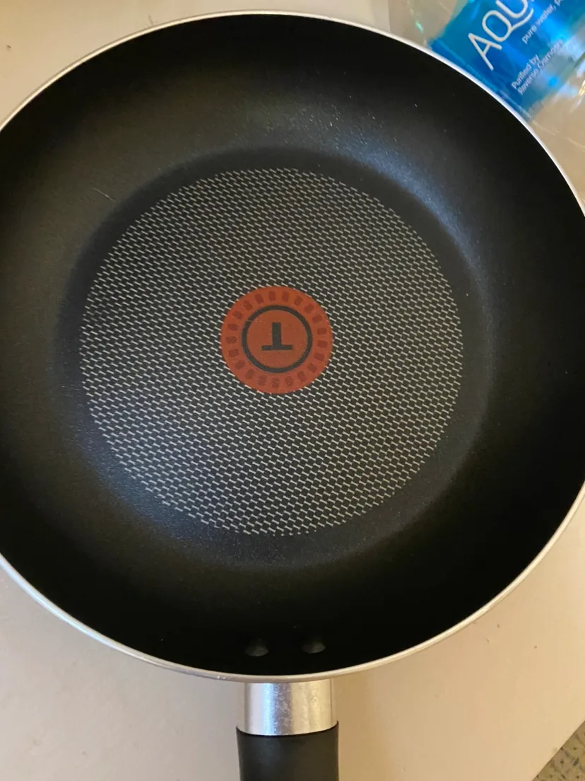 Fry Pan Brand new Tefal, Free extra pan 1 wk used only image indicator(4)
