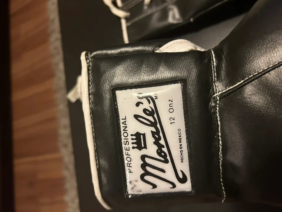 Morales Boxing Gloves image indicator(3)