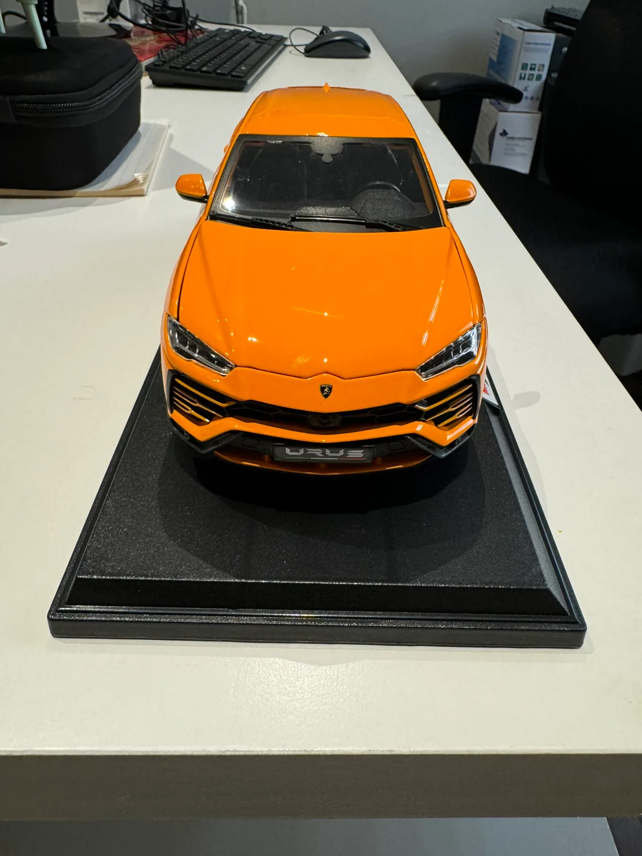 Lamborghini Urus Die-Cast Model Car image indicator(3)
